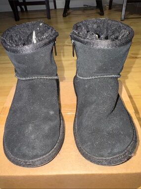 Koolaburra Kids Black Plush-Lined Suede Boots